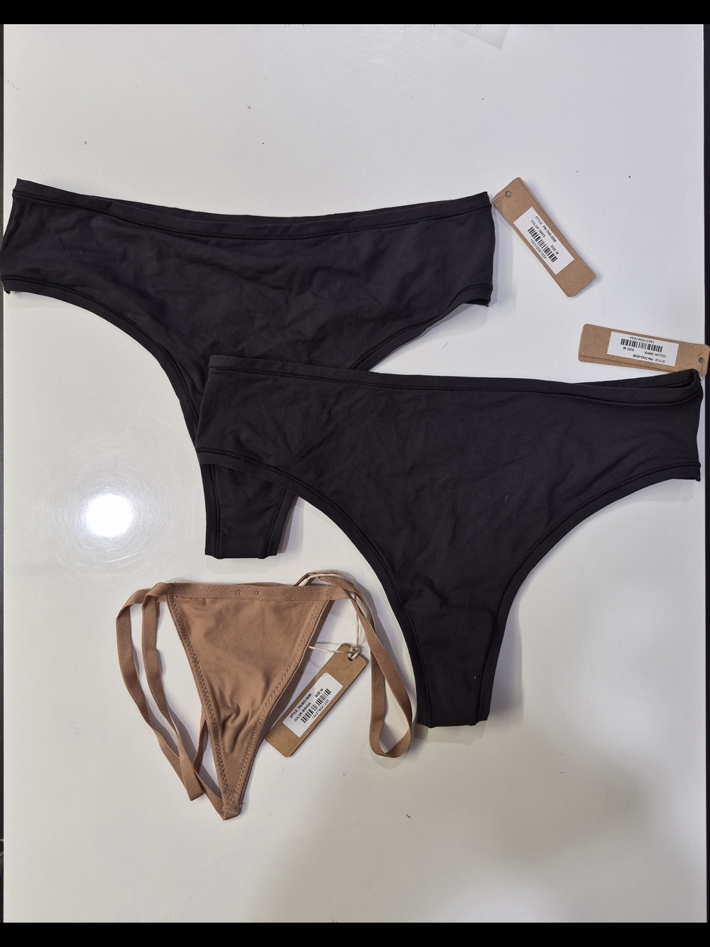 (SKIMS)3 panties for $32 new with tag, Size:M,. SKIMS-Style 010
